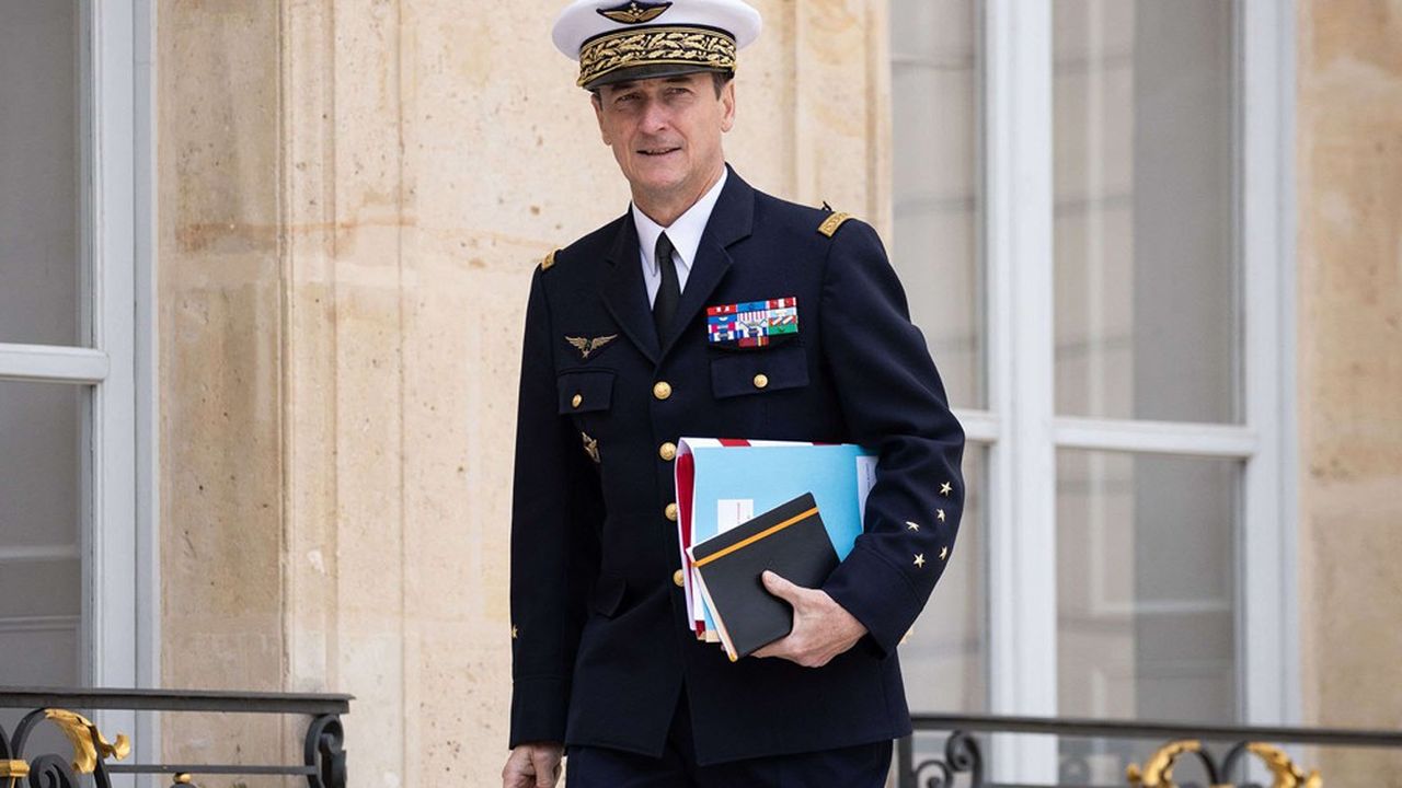 LesEchos's tweet card. Le général Fabien Mandon succède à Thierry Burkhard comme chef d'état-major des armées françaises. Cet ancien pilote, proche d'Emmanuel Macron, devra poursuivre les réformes déjà engagées, tout en...