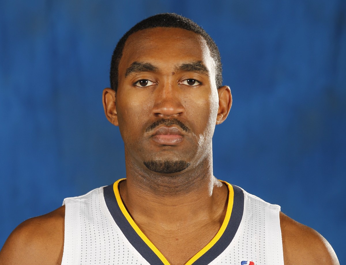 DailyMemphian's tweet card. The Memphis Grizzlies are hiring Darnell Lazare as an assistant coach, according to sources.