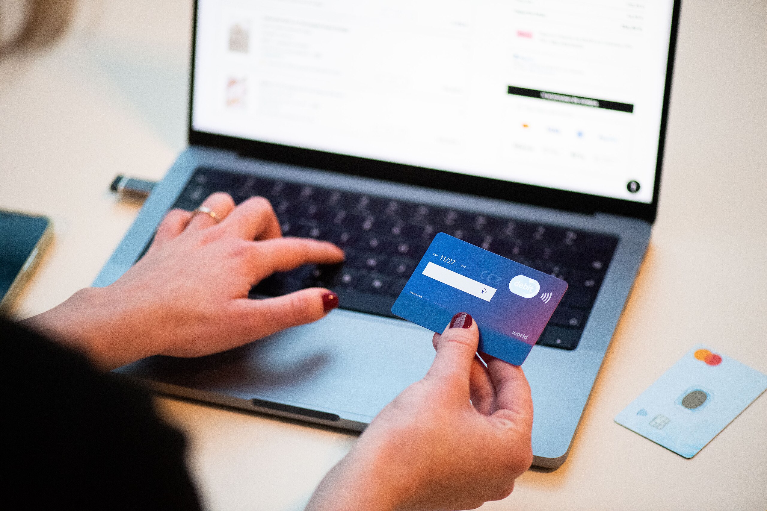 ColorOfChange's tweet card. Sign the petition and demand the FTC take action against subscription scams by reinstating the "click-to-cancel" rule as soon as possible.
