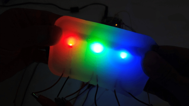 hackaday's tweet card. Over on their YouTube channel [Science Buddies] shows us how to embed LEDs in soft robots. Soft robots can be made entirely or partially from silicone. In the video you see an example of a claw-lik…