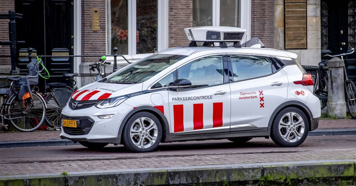 ADnl's tweet card. Elke dag worden in Nederland honderden parkeerboetes onterecht opgelegd. Maar in één geval gingen de scanauto en parkeerwacht wel erg ver: een rijdende automobilist werd beboet, omdat hij geen...