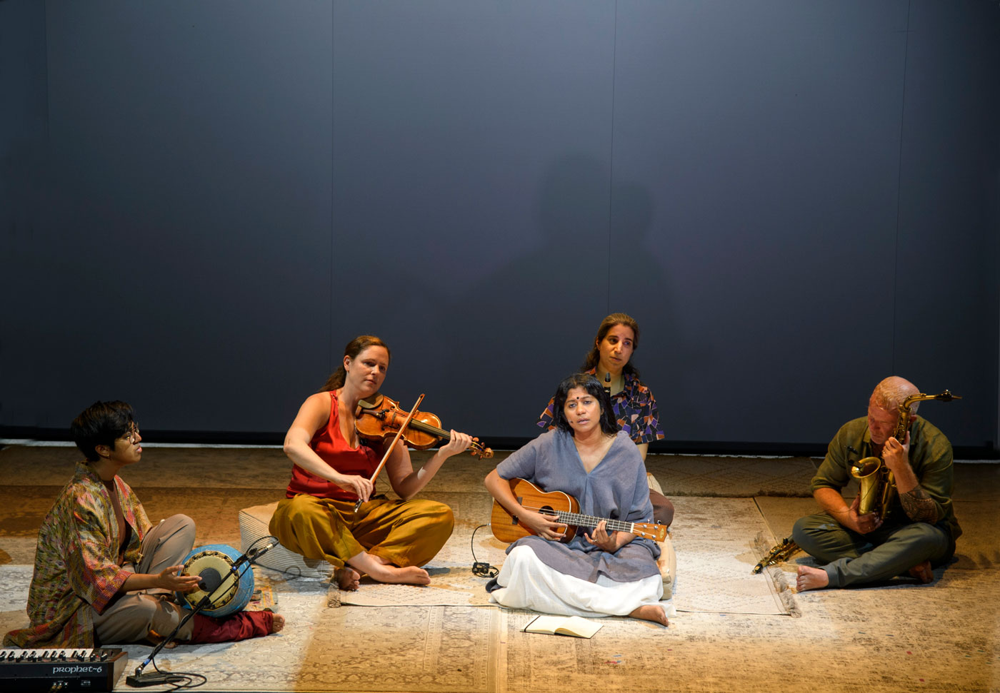 mag_oper's tweet card. Mit The Nine-Jewelled Deer präsentiert Regisseur Peter Sellars eine buddhistische Parabel, die traditionelle indische Musik mit elektronischen Klängen, Meditation – und Ratlosigkeit verbindet.