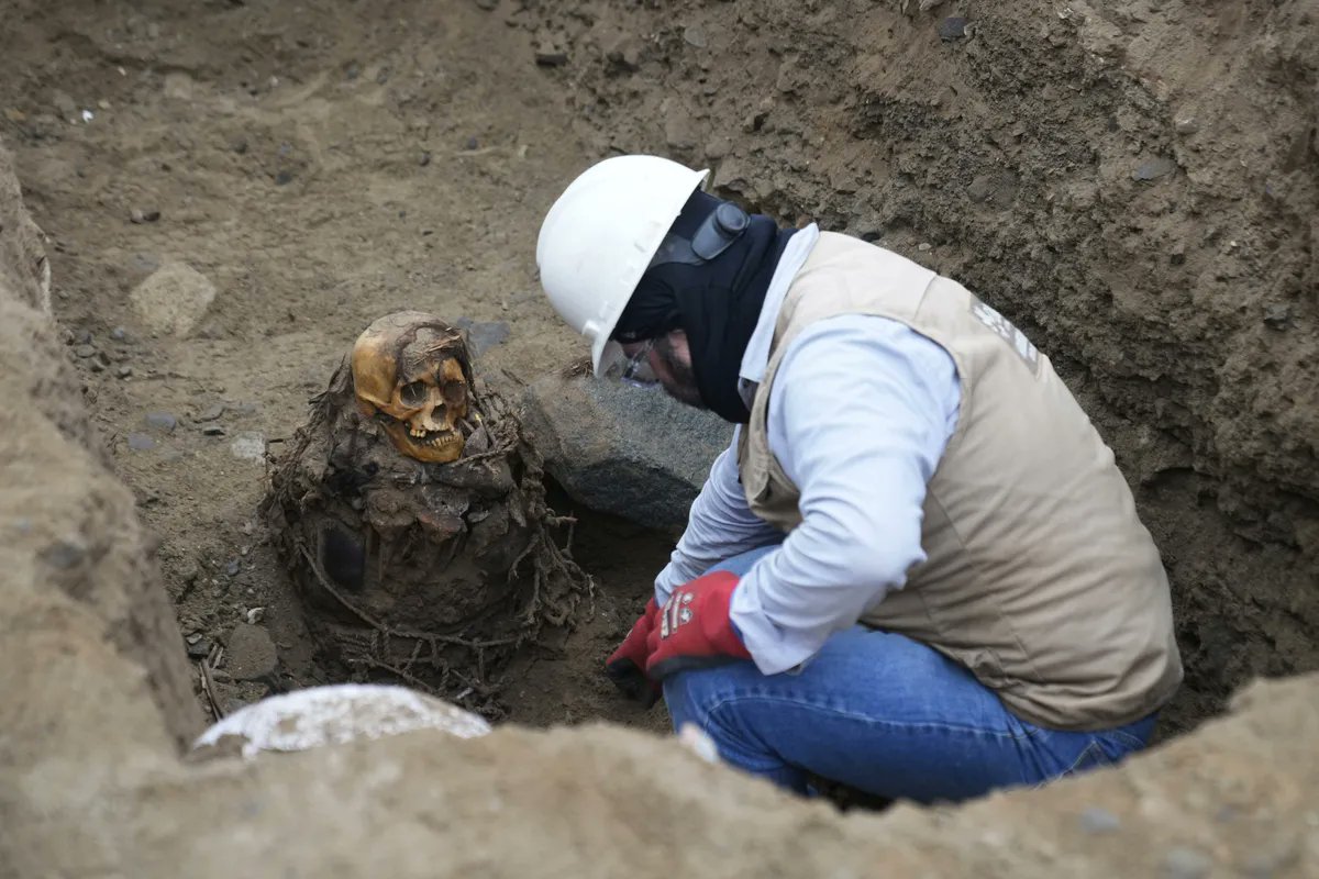 HAHR21's tweet card. The burial belonged to a child who may have lived among fishermen from the Chancay culture, which thrived in Peru before the rise of the Inca Empire