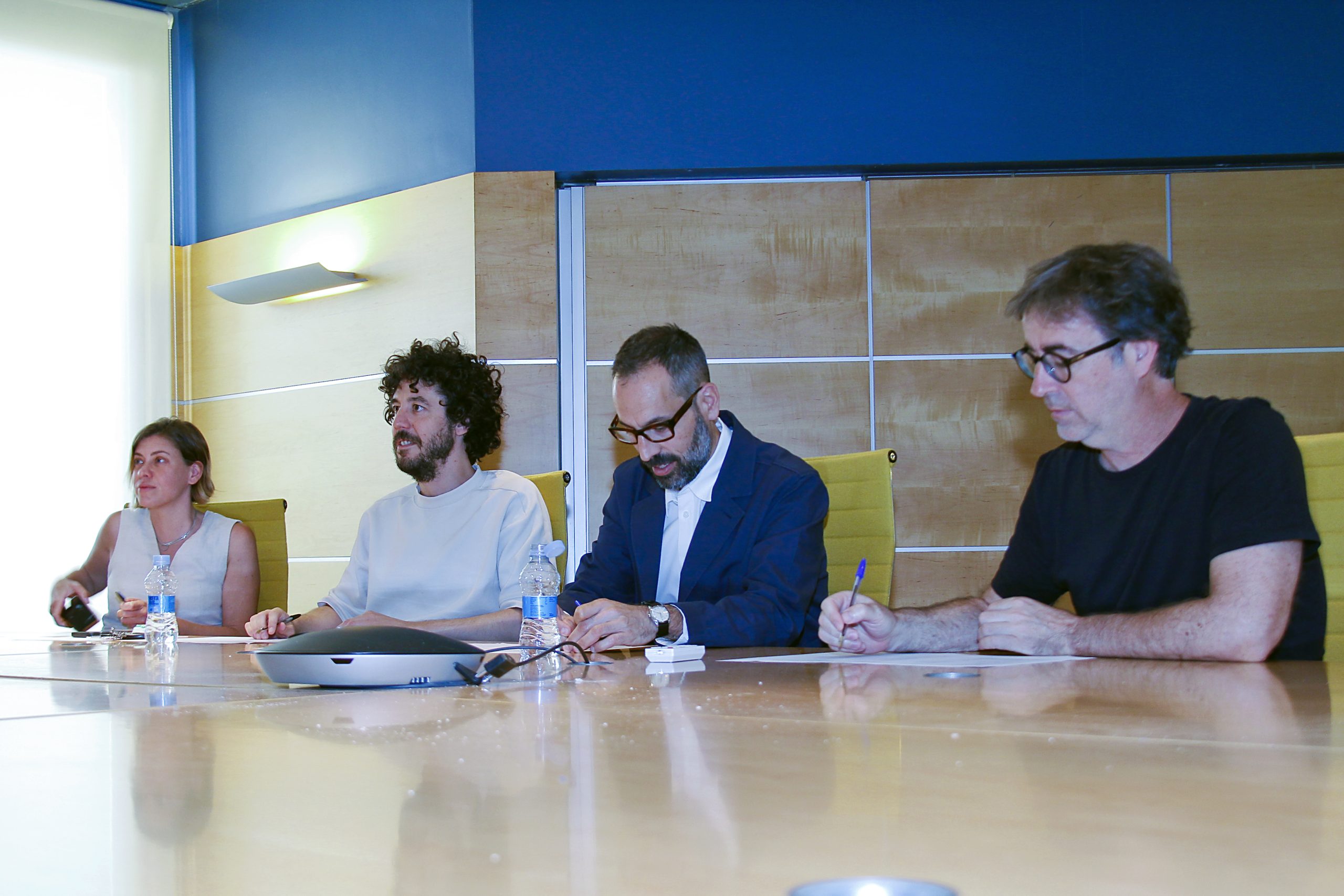 iccgob's tweet card. El Salón nude más internacional acogerá las propuestas de 25 estudios y escuelas de diseño El Jurado, formado por el reciente último Premio Nacional de Diseño, Héctor Serrano, Rubén Mateos (Viccarb...