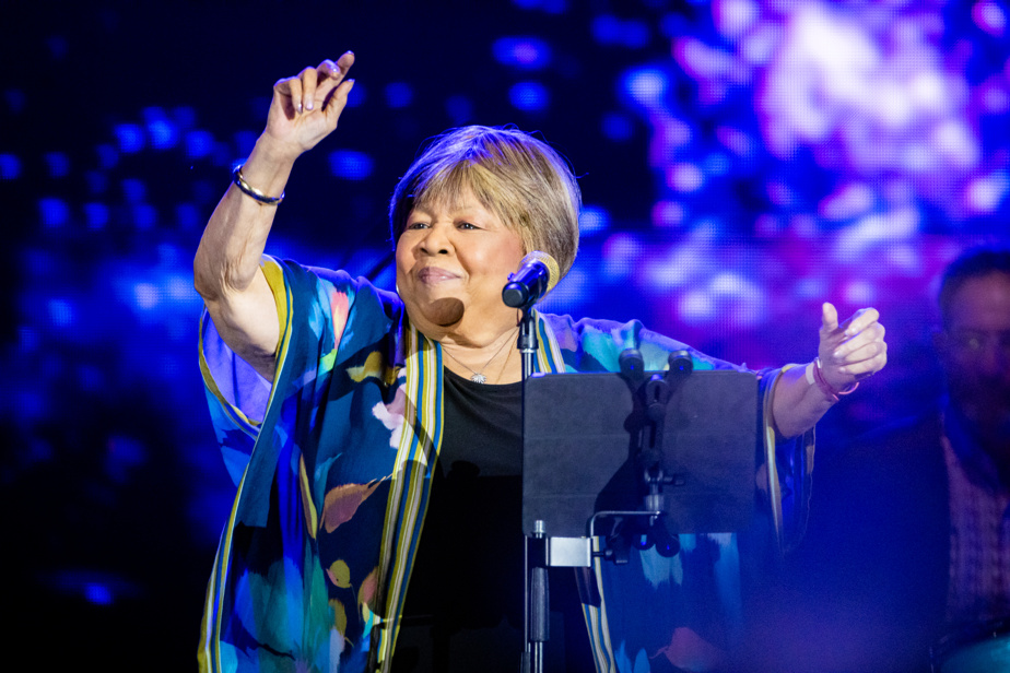DominicTardif's tweet card. Elle a été l’élève de la reine du gospel Mahalia Jackson, la petite amie de Bob Dylan et une des idoles de Prince. Jeudi soir, c’était au tour de Montréal de se prosterner devant Mavis Staples, qui,...