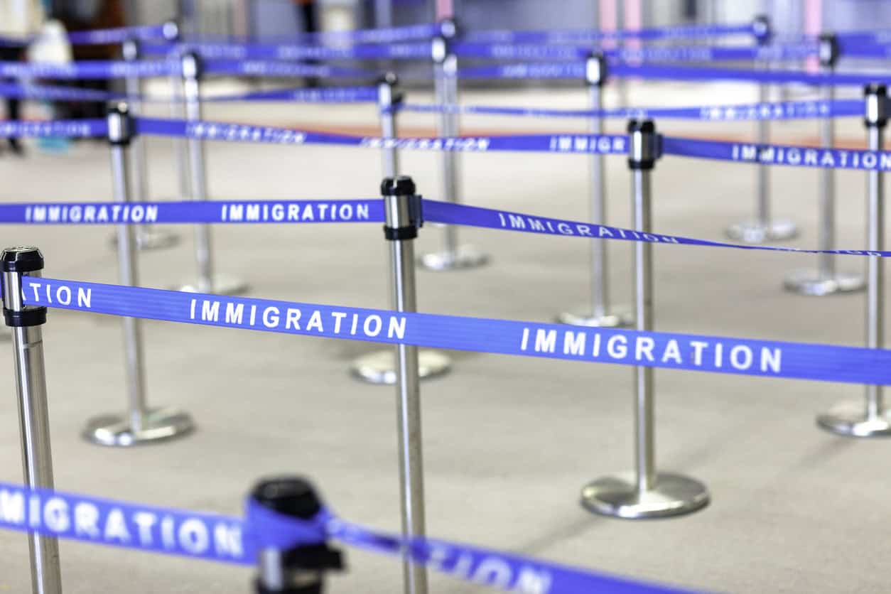ThePIENews's tweet card. The US government issued 22% fewer international student visas in May 2025, with declines expected to worsen in June.