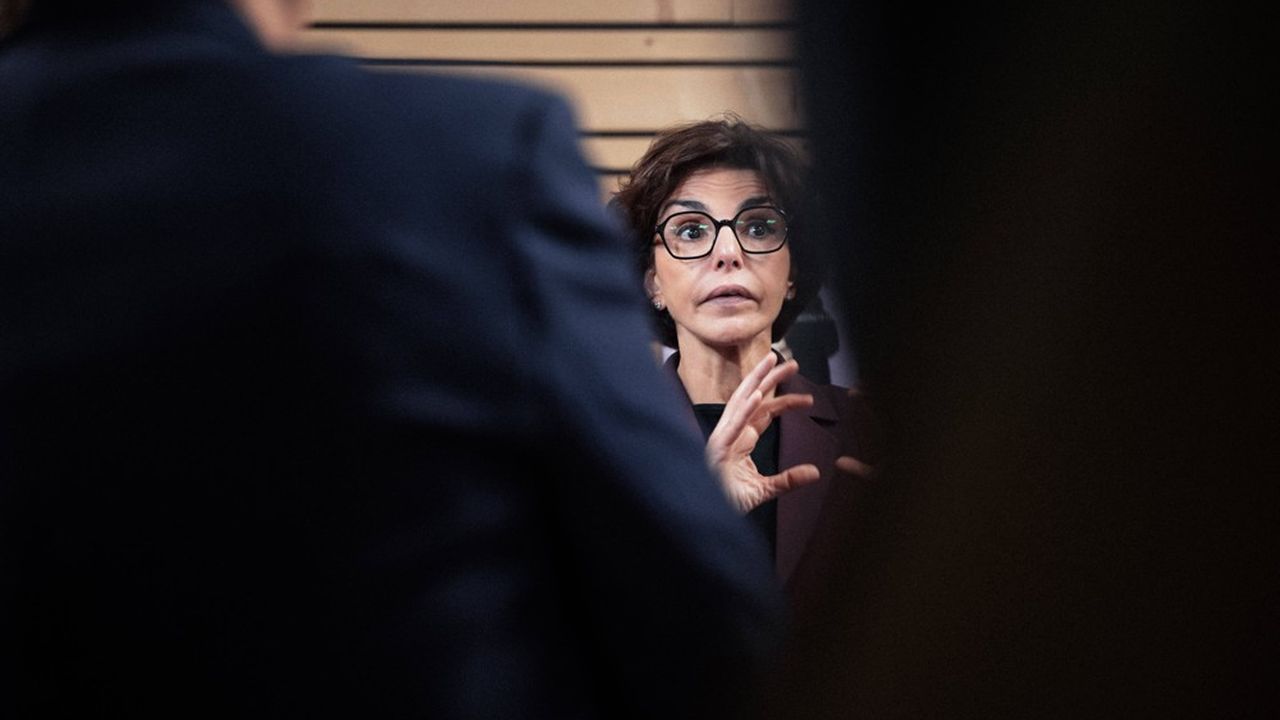LesEchos's tweet card. Après son renvoi en correctionnelle, les attaques de la ministre de la Culture passent mal à gauche mais aussi chez Renaissance.