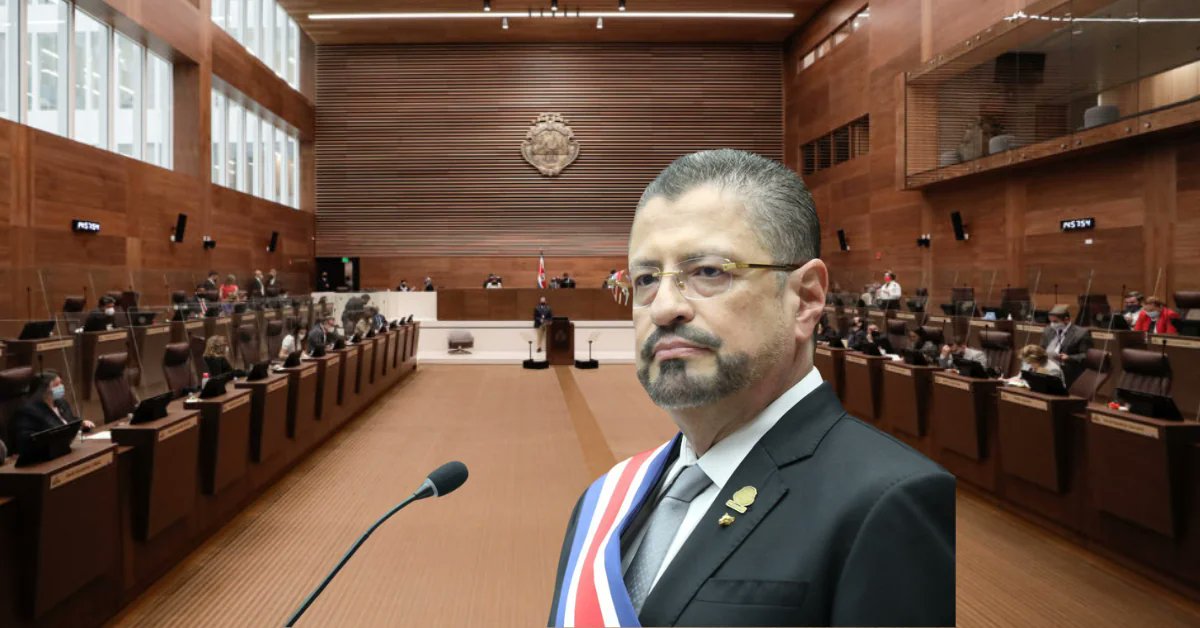 La_Republica's tweet card. Rodrigo Chaves arremetió nuevamente contra lo que considera un sistema judicial permisivo que obstaculiza la lucha contra el crimen.
