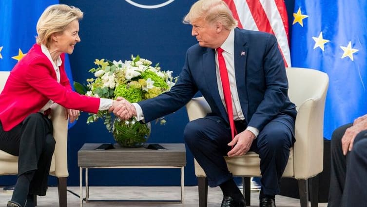 Blickch's tweet card. Im Zollstreit zwischen Donald Trump und der EU soll es zum Durchbruch kommen. Wie die «Financial Times» berichten, soll man sich auf Zölle von 15 Prozent geeinigt haben.