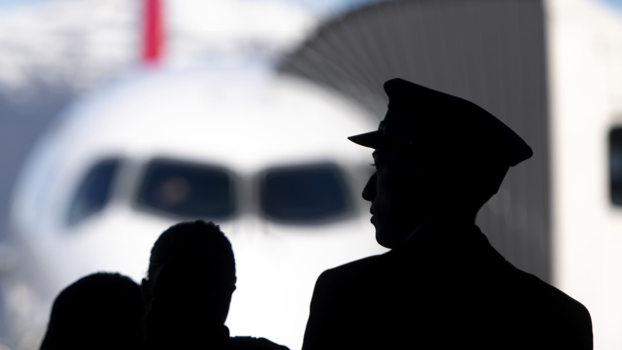 Blickch's tweet card. In einem grossen Ranking bewerten Piloten Flughäfen in Deutschland und der Schweiz. Zürich kommt in die Top 3. Der Flughafen Genf landet im Mittelfeld. Der Flughafen Basel aber fällt bei den Piloti...