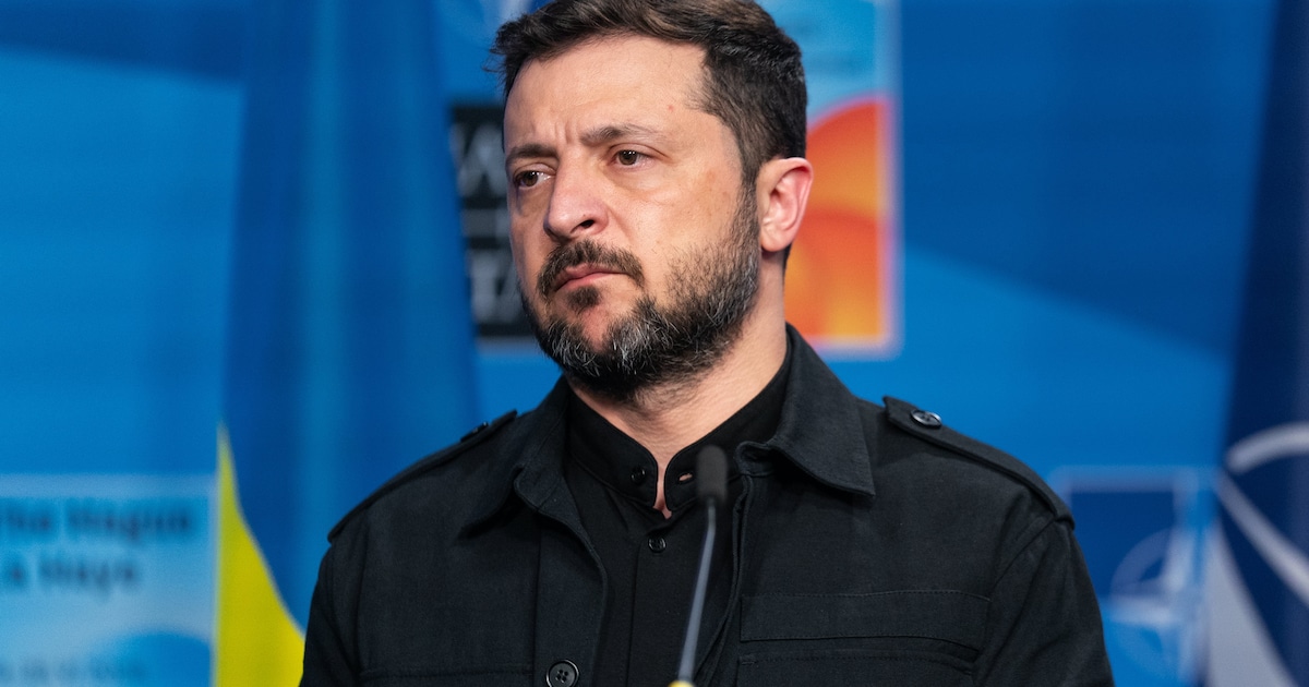 ADnl's tweet card. De Oekraïense president Volodymyr Zelensky komt terug op zijn plan om twee anticorruptiediensten minder onafhankelijk te maken. Dat voorstel, dat hij deze week razendsnel door het parlement jaagde,...