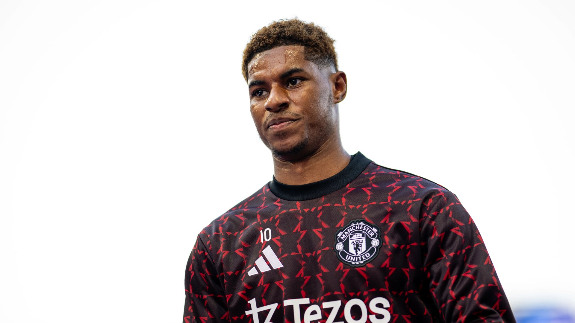 talkSPORT's tweet card. Marcus Rashford is officially a Barcelona player. The 27-year-old has joined the Spanish giants on a season-long loan from Manchester United. Rashford agreed to a pay-cut in order for his dream mov…