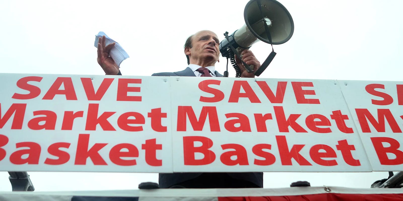 seacoastonline's tweet card. Two former top executives at Market Basket and allies of CEO Arthur T. Demoulas spoke out on July 23 about their recent firing.