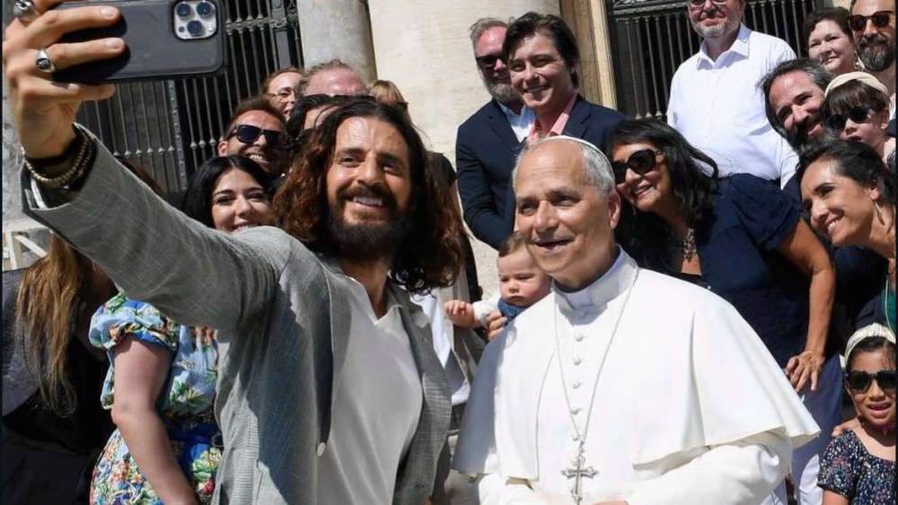 JonathanRoumie's tweet card. Jonathan Roumie, who plays Jesus on 'The Chosen,' met Pope Leo at the Vatican