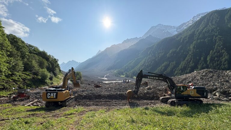 Weltwoche's tweet card. Mit viel Elan wird der Wiederaufbau des Dorfes Blatten im Lötschental geplant. Der Ort wurde bekanntlich am 28. Mai 2025 durch einen Bergsturz komplett zerstört. Gross war der Aufschrei, als nach der...