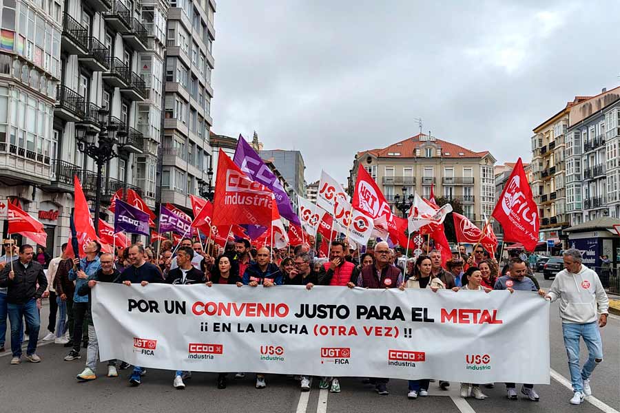 _NuevoRumbo_'s tweet card. Tras dos jornadas de huelga masiva los días 3 y 5 de junio y ante la amenaza de una huelga indefinida a partir del lunes 9, los más de 22.000 trabajadores y trabajadoras del metal en Cantabria le a…