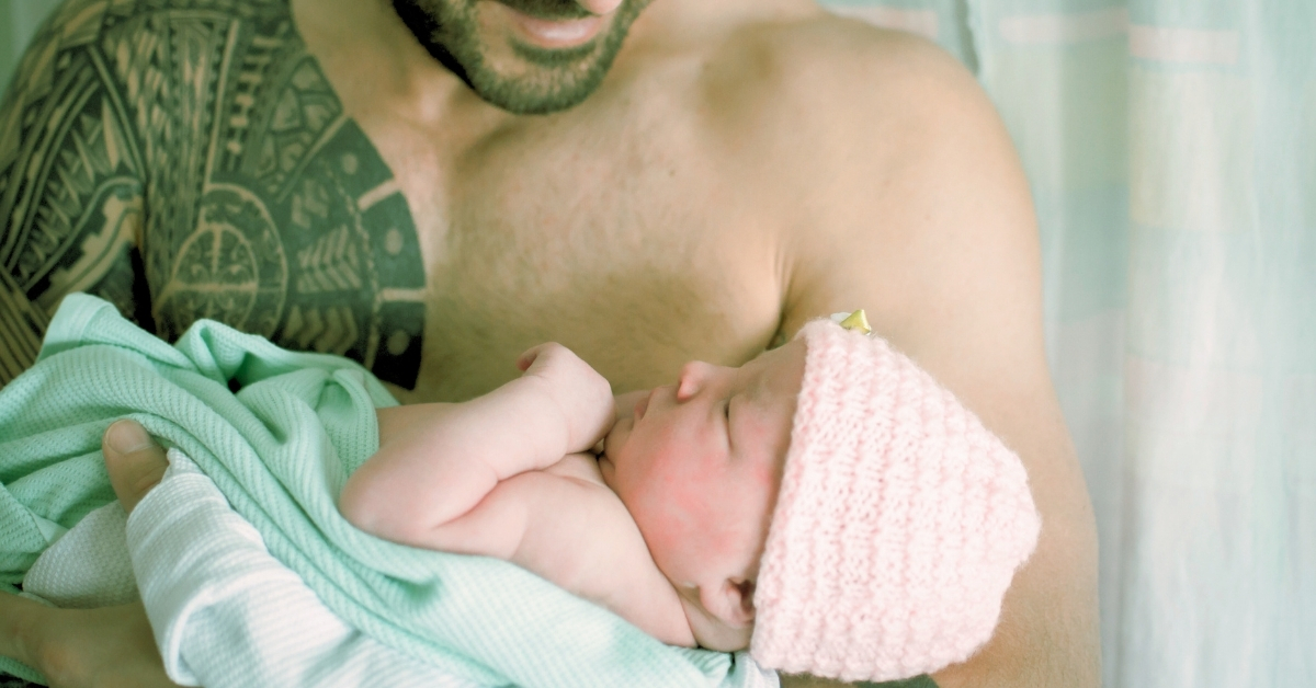 JasonNark's tweet card. A newborn girl in Sweden started developing male-like genitalia after spending time lying on her father’s bare chest...