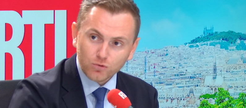 RTLFrance's tweet card. Les investigations menées par l'Office mineurs, en charge de la lutte contre les violences faites aux mineurs, a permis l'interpellation d'un pédocriminel qui s'apprêtait à passer à l'acte fin juin...