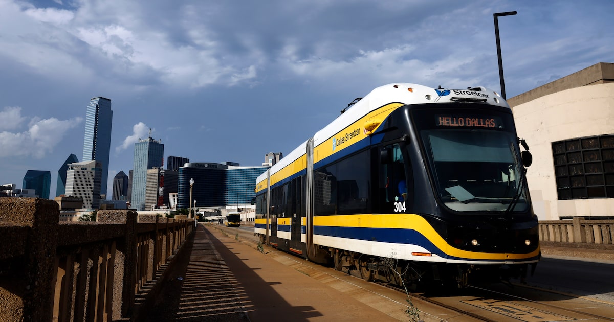 EnriqueMacG's tweet card. The bills — House Bill 3187 and Senate Bill 2118 — would change how DART is funded and governed, respectively.