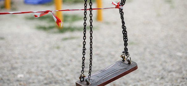 IslamiQde's tweet card. Ein Mann beleidigt muslimische Familien auf einem Spielplatz in Magdeburg und fährt anschließend ein Kleinkind an. Der Staatsschutz ermittelt.