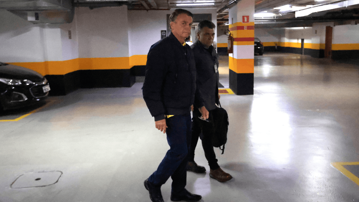 BandJornalismo's tweet card. O ex-chefe do Executivo federal estava acompanhado do filho Jair Renan, vereador de Balneário Camboriú (SC...