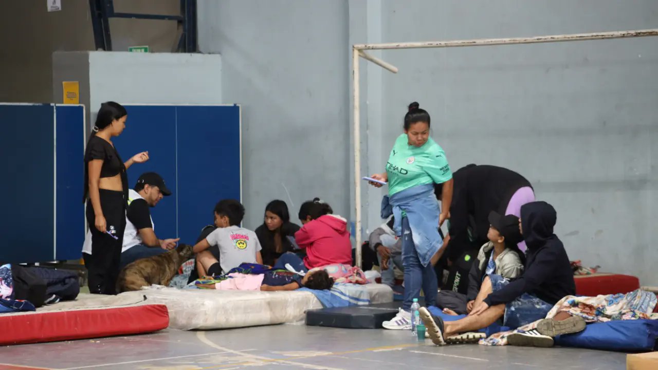 BLUPacifico's tweet card. Las familias desplazadas están siendo censadas y atendidas por la personería de Jamundí y demás instituciones para brindarles las correspondientes ayudas humanitarias.
