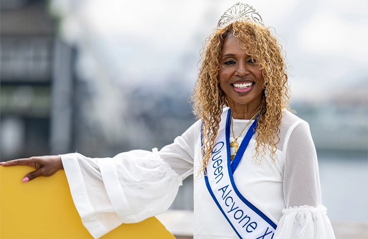 SeattleMedium's tweet card. Former Seattle Police Chief Carmen Best named Queen Alcyone for Seafair festival, embodying unity and celebrating diverse communities.
