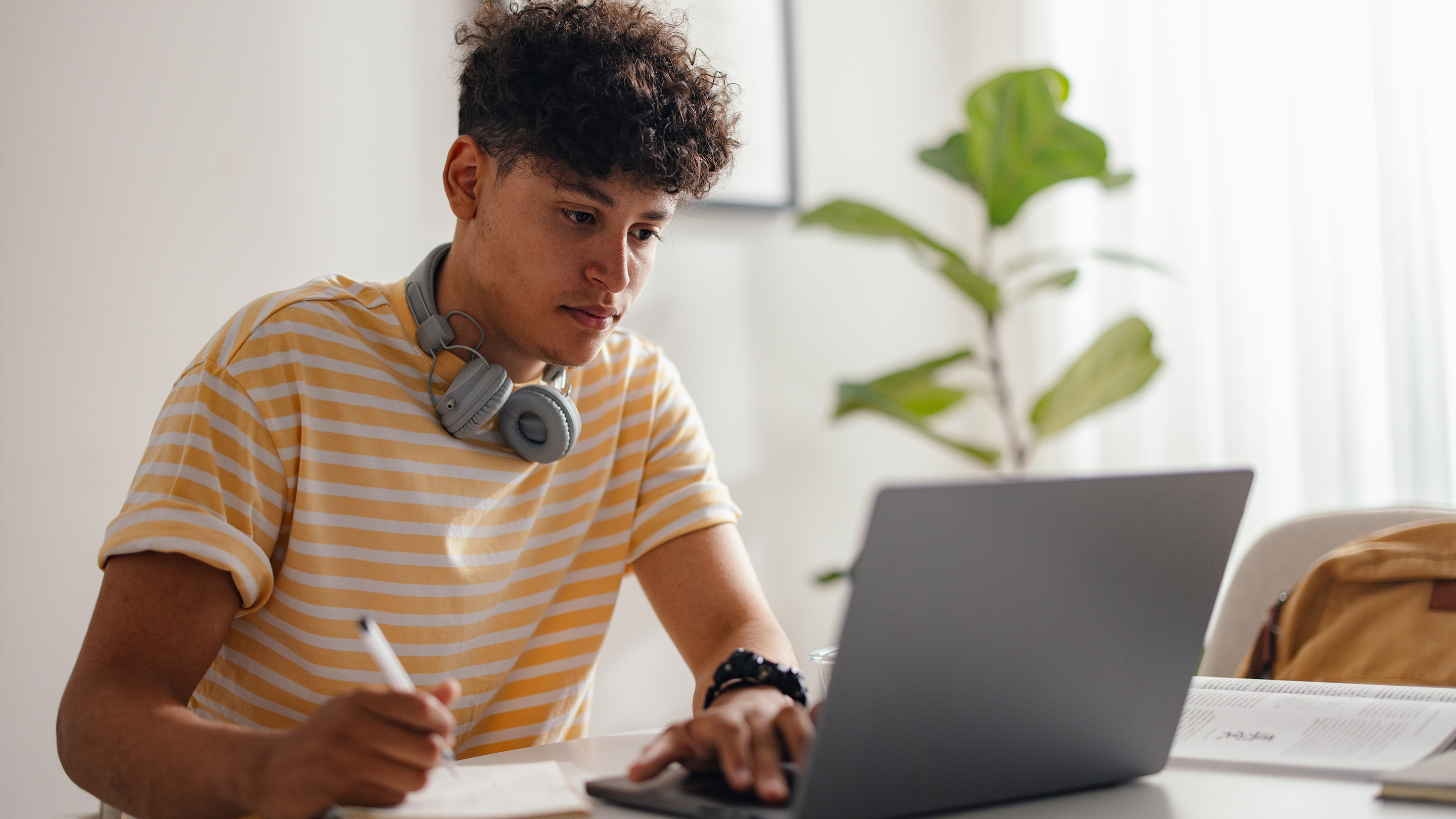 edutopia's tweet card. College applicants stand to benefit from leaning on their own humanness, rather than generic and uninspiring responses aided by AI.