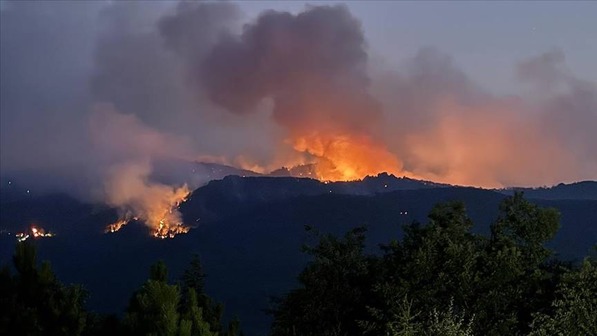 bianet_eng's tweet card. Several firefighters went missing earlier in the day.