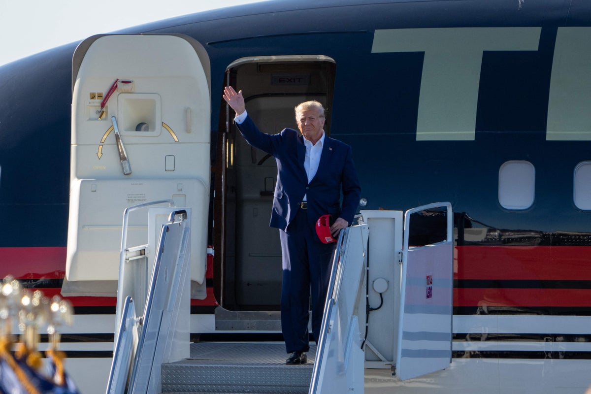 SanteenaR's tweet card. Trump flew with Epstein numerous times when he was still alive, but before allegations of sex trafficking came to light