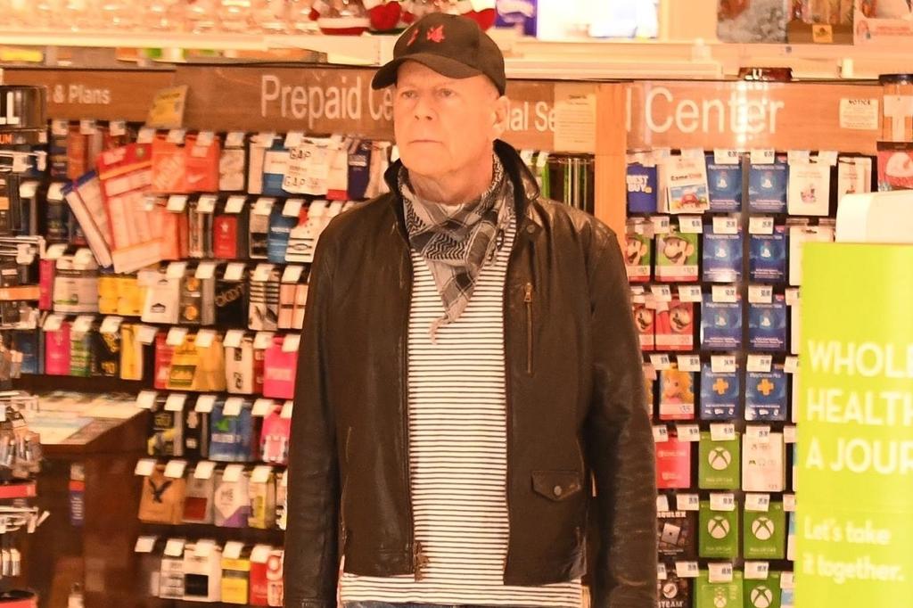 dbreezy007's tweet card. He walked away without making a purchase.