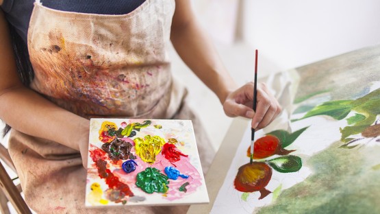 CornellGrad's tweet card. Scouring more than a century of studies, Cornell researchers found left-handers are actually underrepresented in the most creative fields, contrary to popular perception.