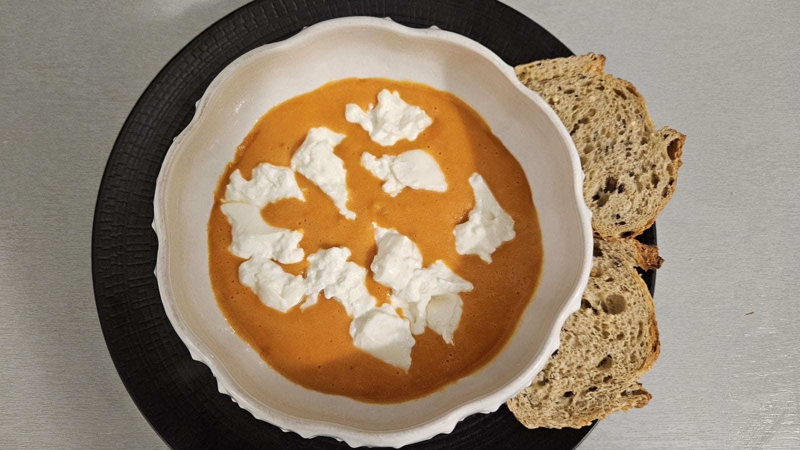 manettealamain's tweet card. Aujourd'hui je vous propose une recette simple et gourmande de soupe à la tomate parfaite pour la saison hivernale !