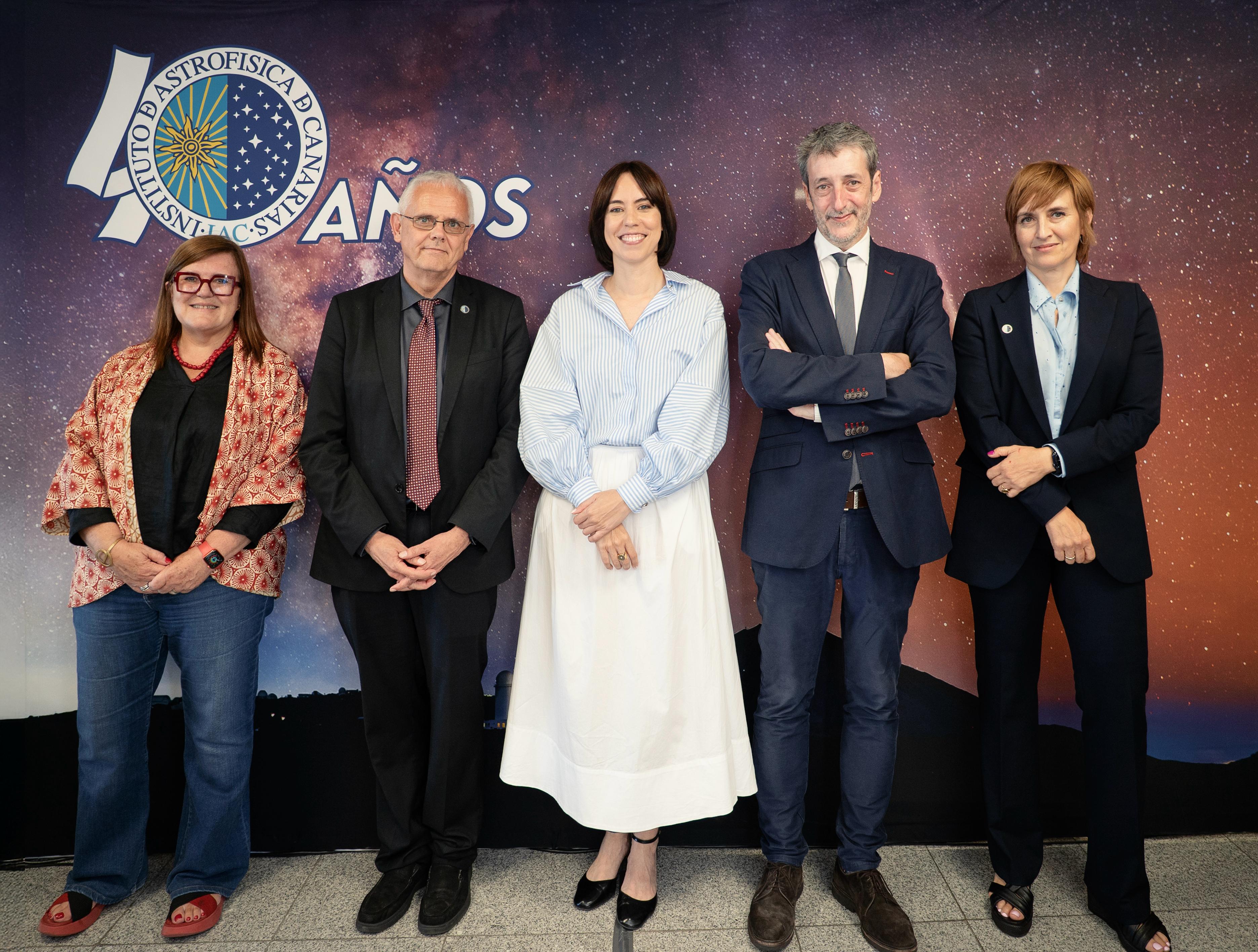 DavidAstronomo's tweet card. La ministra de Ciencia anuncia en el Consejo Rector del IAC que el Gobierno de España ofrece hasta...