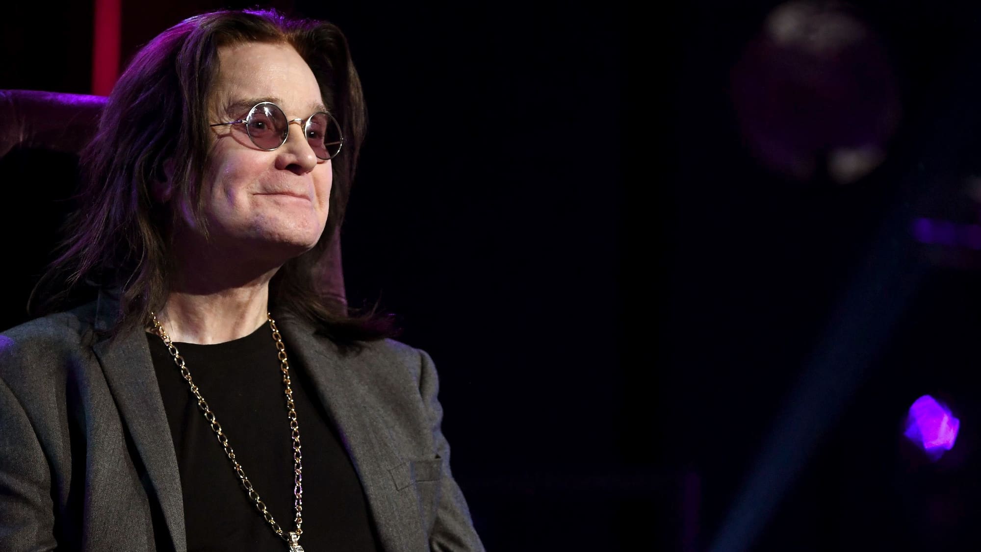 Blickch's tweet card. Ein Heli wurde am Dienstagmorgen zum Anwesen von Ozzy Osbourne gerufen. Nach zweistündigem Einsatz verstarb der 76-jährige Black-Sabbath-Sänger im Kreise seiner Liebsten.