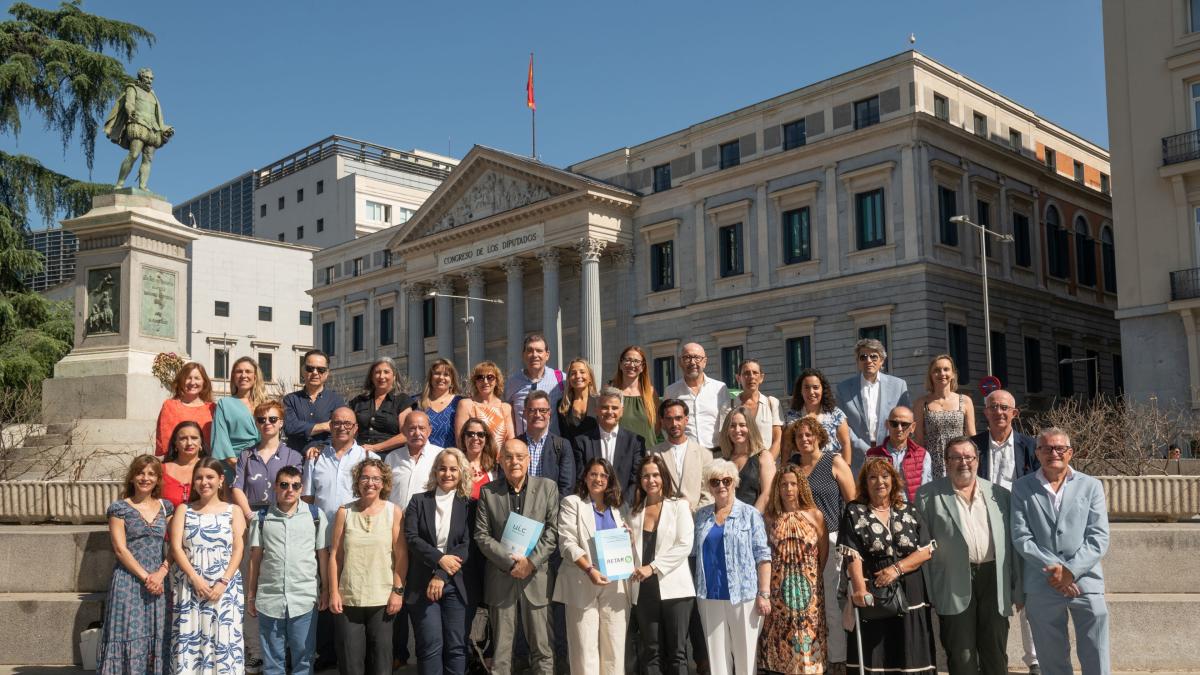 ACCU_Espana's tweet card. MADRID, 7 (EUROPA PRESS) Asociaciones de pacientes de enfermedad inflamatoria intestinal y expertos han presentado este lunes en el Congreso de los Diputados el documento...