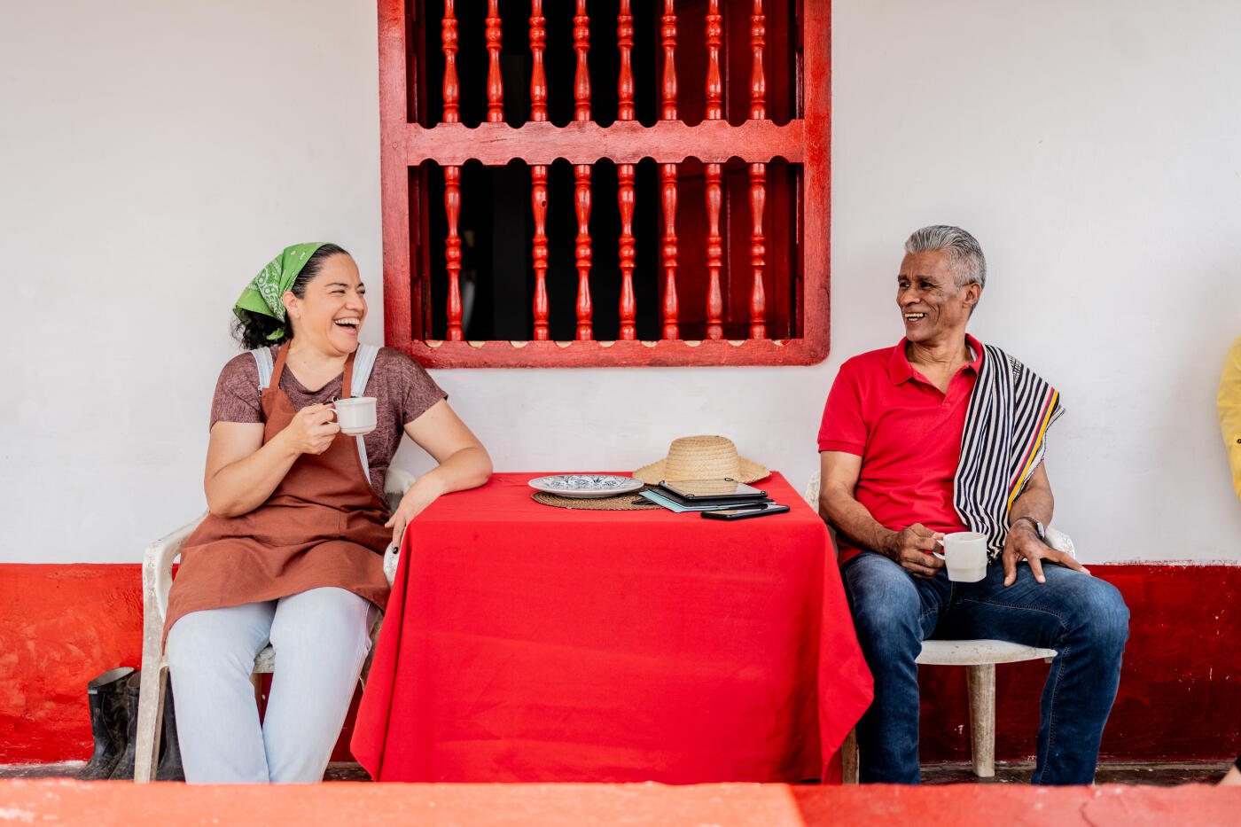 GettyCreativity's tweet card. A shoot by Frazao Studio Latino that follows a family living and working in a farm in Antioquia, Colombia.
