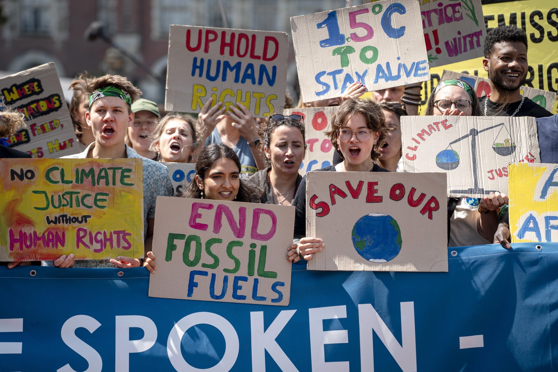 EFEverde's tweet card. Greenpeace celebra el dictamen emitido por la CIJ reconociendo la responsabilidad de los Estados en la lucha contra el cambio climático.