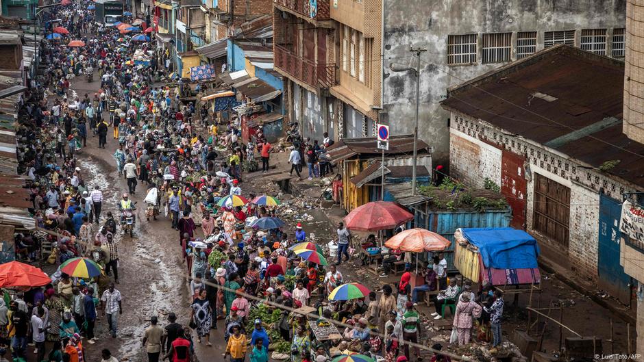 gat_steeve's tweet card. Les bandits armés continuent de semer le trouble dans Bukavu et Goma, en RDC. Mais les effectifs du M23 sont insuffisants pour contrôler les deux villes