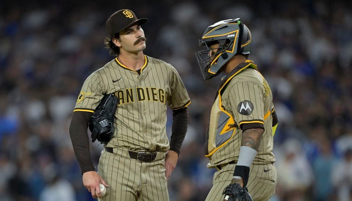 DSmithShow's tweet card. John and Darren are in-person and chatting about the Padres and Chargers, just like the old days.