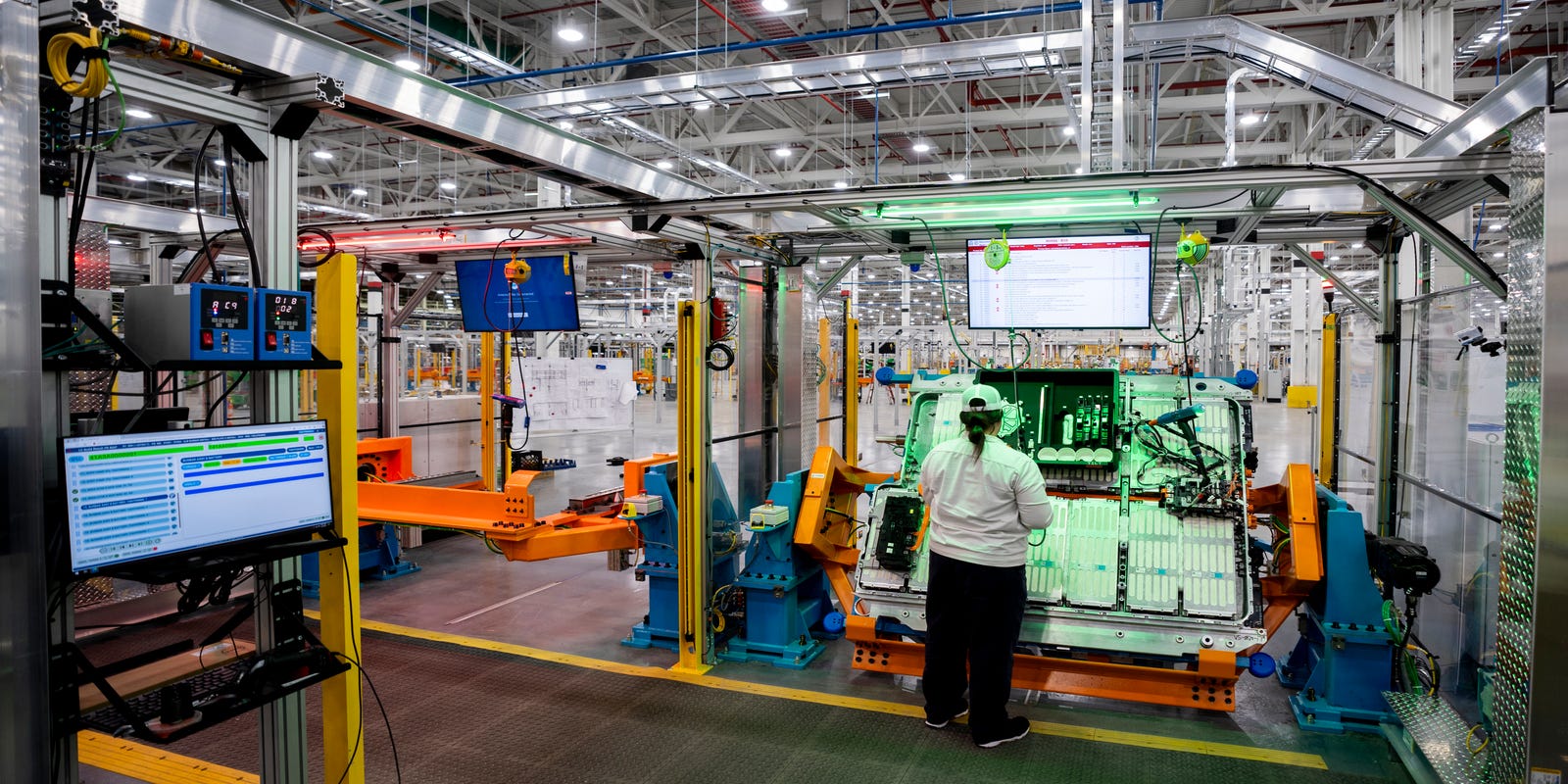 PoweraCleanOH's tweet card. For Ohio communities that have struggled with economic inactivity or the loss of legacy industries, clean energy offers a path to revitalization.