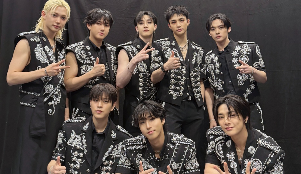 billboardBr's tweet card. O Stray Kids está dominando os fandoms globais com sua maior turnê mundial da carreira. O grupo de K-pop quebrou um recorde em Londres, na Inglaterra.