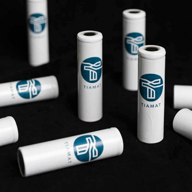 icmcb's tweet card. Des chimistes du CNRS ont synthétisé et étudié de nouvelles compositions de matériaux pour électrodes positives de batteries sodium