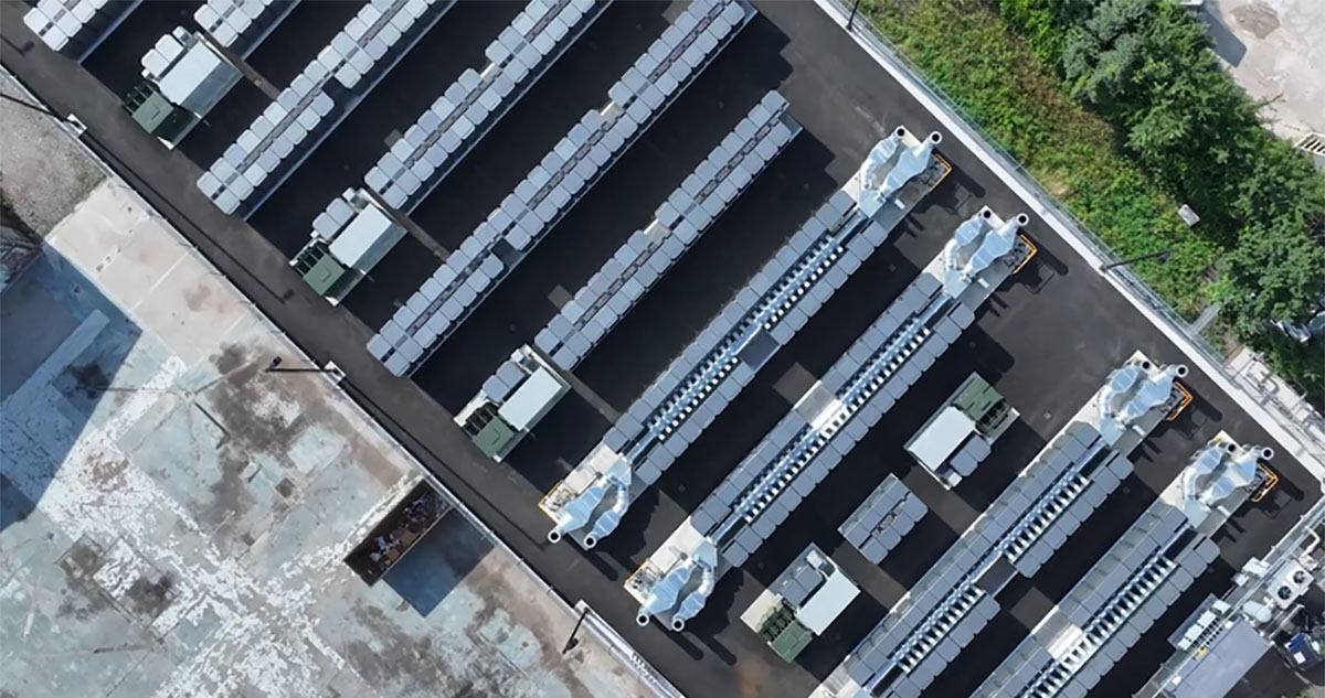 Bloom_Energy's tweet card. By 2030, nearly 40% of data centers expect to use some onsite power and 27% say it will provide all of their electricity according to Bloom Energy’s Power Report. Download the report.