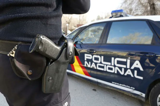 elmundoes's tweet card. La Policía Nacional ha detenido al hijo del hombre fallecido en la tarde de este miércoles por varias puñaladas en las inmediaciones de la Plaza de Toros de Almería, acusado de...