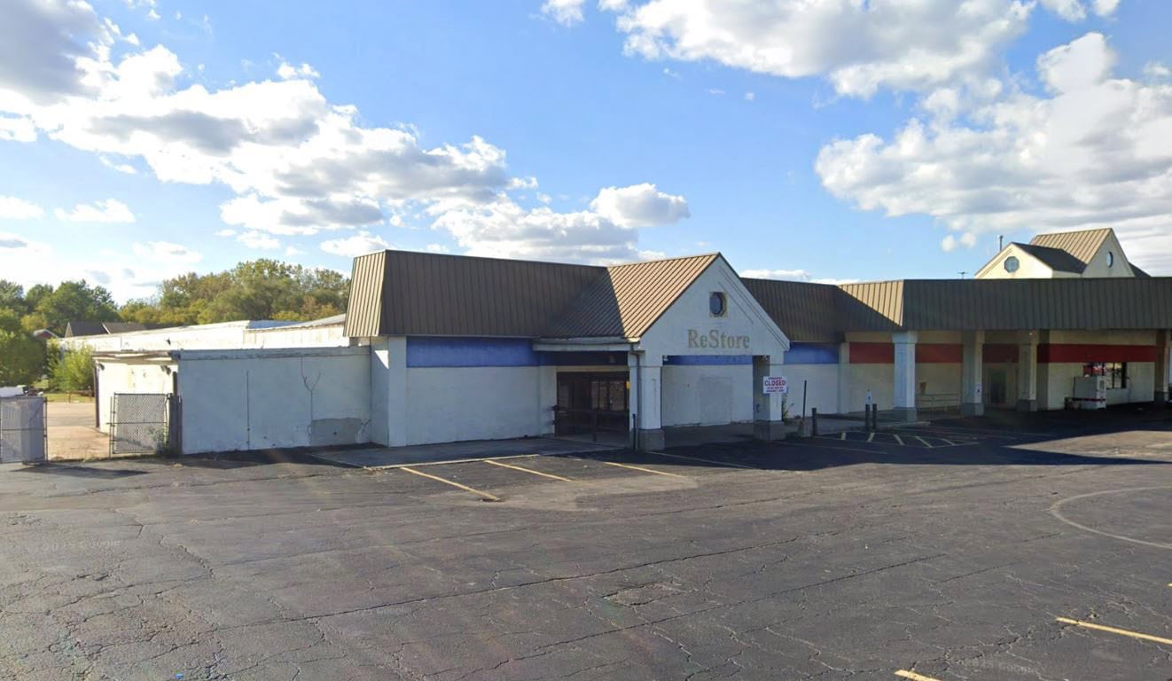 samborcia's tweet card. Investigators have recovered over $600,000 worth of dog food and treats at a liquidation store in Gurnee after the products were stolen from semi-trailers.