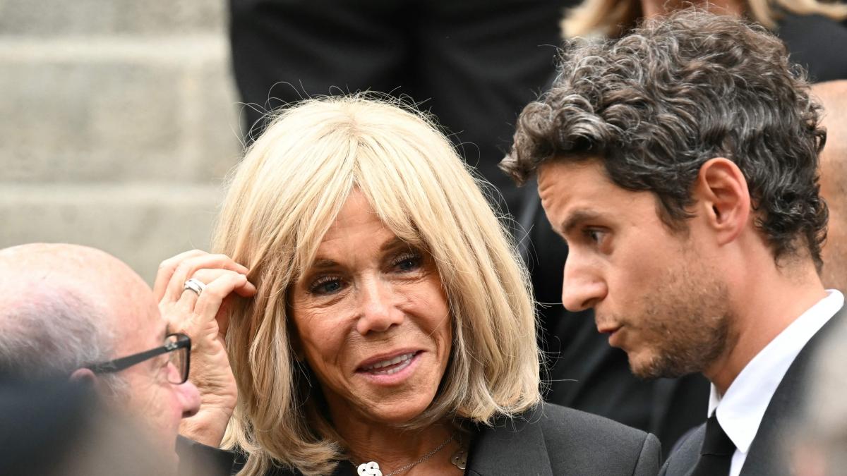 XavierPoussard's tweet card. La serie YouTube della statunitense Candace Owens li diffama: «Bullismo su scala mondiale». I Macron «pronti ad andare a testimoniare in Usa»