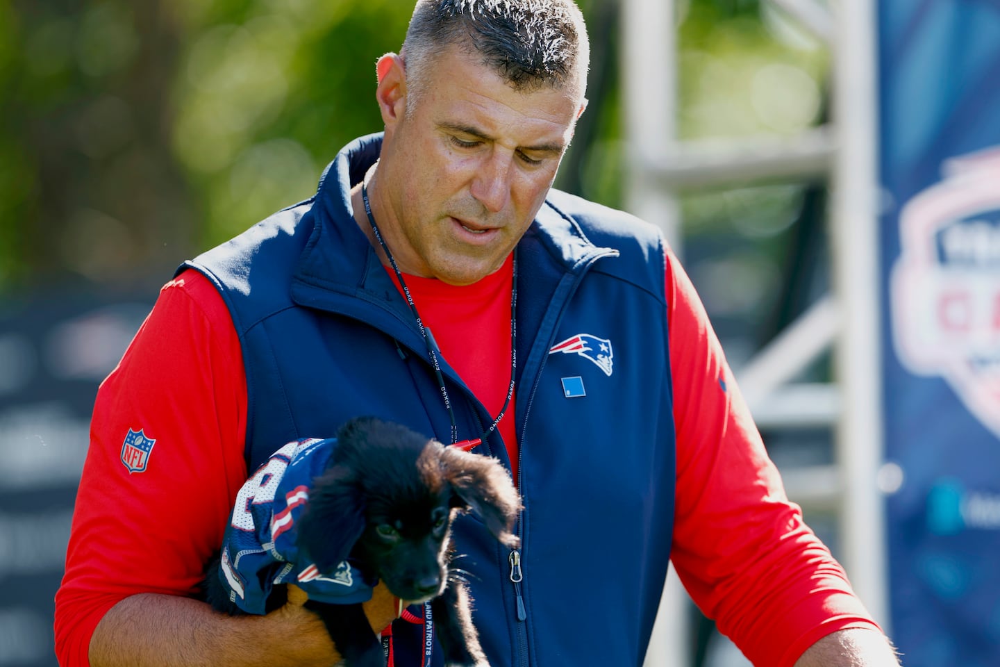BGlobeSports's tweet card. The event, dubbed “Pawtriots,” was hosted by the Patriots Foundation in partnership with three local animal rescue organizations to promote and facilitate dog adoptions.