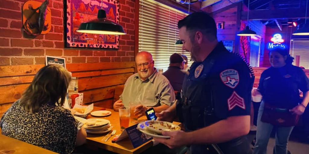 SanAngeloLIVE's tweet card. SAPD officers are serving dinner tonight at Texas Roadhouse to raise money for Special Olympics Texas.