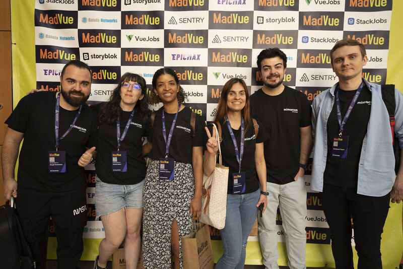 madvue_es's tweet card. Here are some photos of the attendees 📸 Find yourself or mention your friend if you see them 😉 #MadVue #Vuejs
